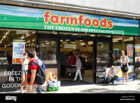 Farmfoods Frozen Food Shop In Luton Stock Photo Alamy