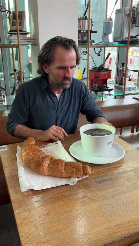 Gonzalito On Twitter Los Piqueteros En El Starbucks De La Uade