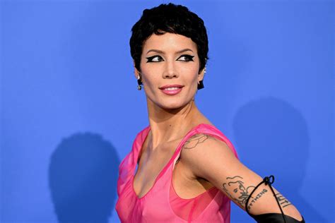 Halsey Reveals Unrecognizable New Look In Photo With Boyfriend Avan Jogia Iheart