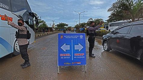 Polisi Terapkan Sistem One Way Pada Jalur Wisata Anyer Carita Tempo Co