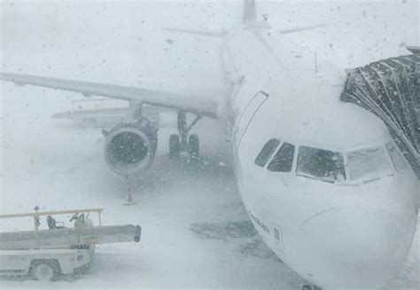 Aeropuerto JFK Reanuda Operaciones Tras La Tormenta De Nieve