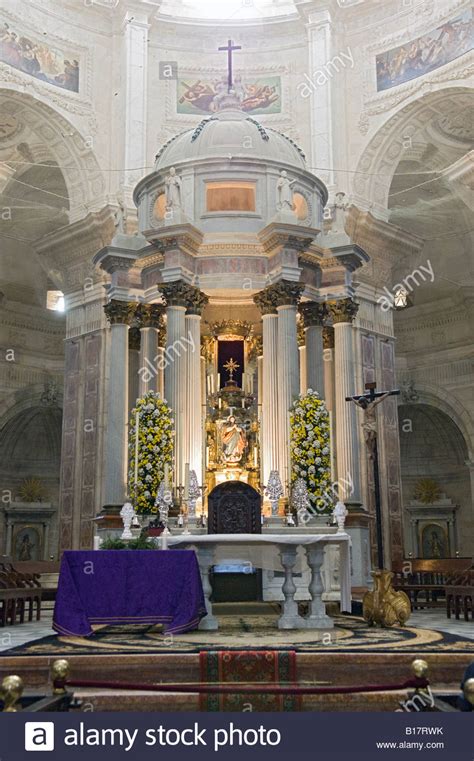 Altar and Interior of Cadiz Cathedral. Cadiz, Spain Stock Photo - Alamy