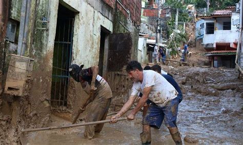 São Sebastião volta a ter chuva forte e bombeiros ficam ilhados em