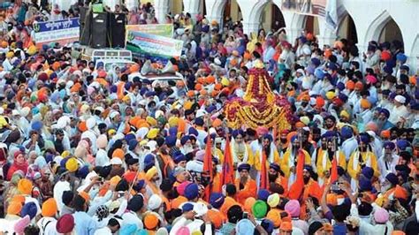 Sikh Pilgrims From India Arrive In Pakistan To Attend Baisakhi Festival