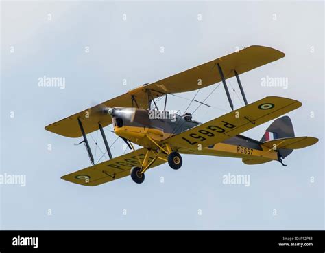 Tiger Moth Plane Stock Photo - Alamy