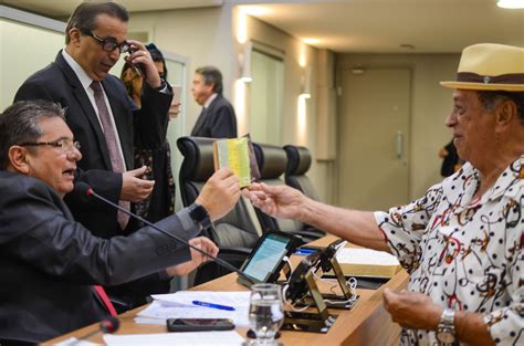 Resenha Politika Adriano Galdino Apresenta Projeto Para Transformar