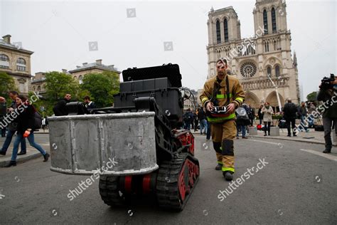 Feu Notre Dame De Paris Firefighter Editorial Stock Photo Stock Image