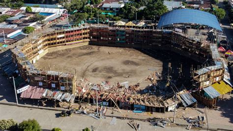 Lo Que Se Sabe Del Trágico Desplome De Una Improvisada Plaza De Toros