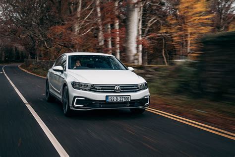 Volkswagen Passat Gte Arrives Changing Lanes