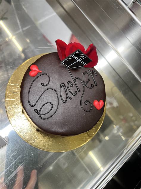 Patisserie, cakes and single portions - The Square Cannigione