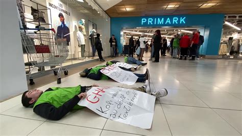 Vid O Primark Rouen Des Militants Organisent Un Happening Pour