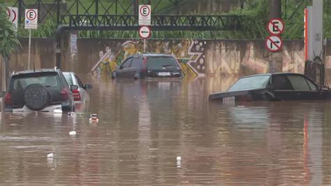 Chuva Deixa Ruas Alagadas E Carros Submersos Em Franco Da Rocha E