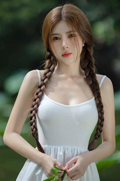 Vẻ quyến rũ khó cưỡng của hot girl Khánh Hoà được mệnh danh là búp bê Việt Người đẹp Việt