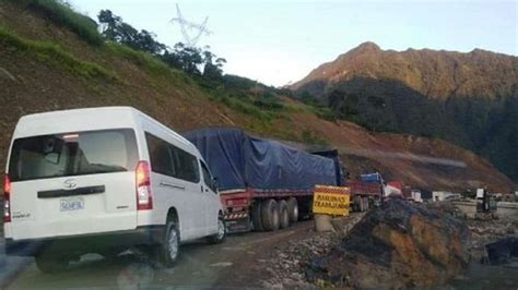 Bloqueos En Colomi Y Chan Afectan La Circulaci N En La Nueva Ruta