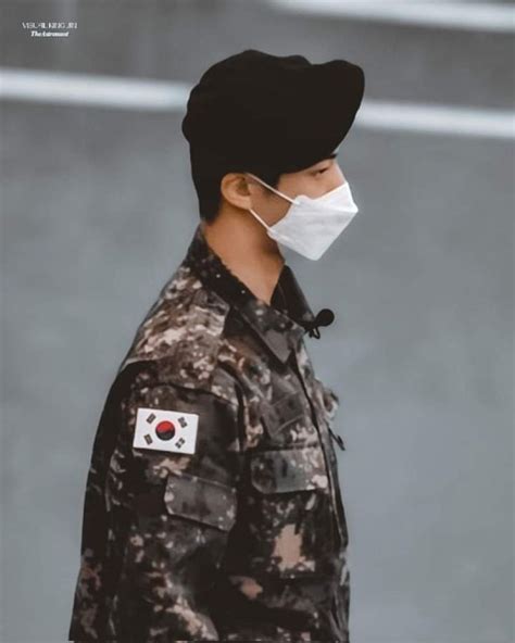 ジン에 있는 Kkrkyk님의 핀 석진 김석진 군대