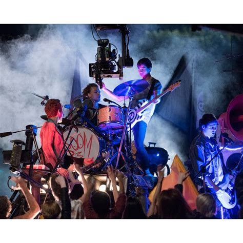 Hey You Go Behind The Scenes On 5SOS She S Kinda Hot Video 5