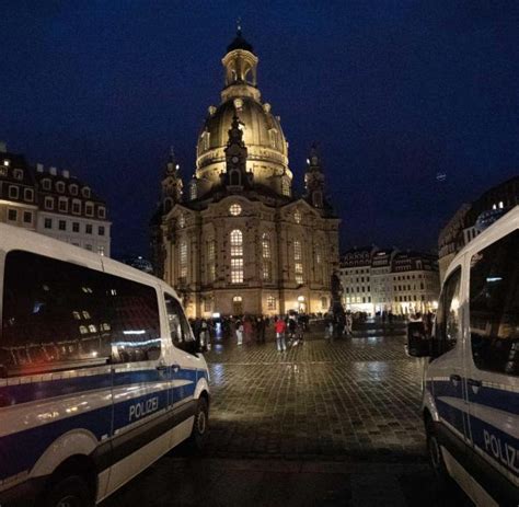 Protest In Dresden Gegen Corona Ma Nahmen Welt