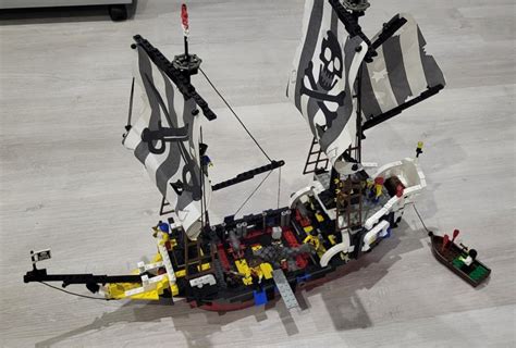 Lego Pirates Pirate Battle Ship Red Beard Runner Reissue