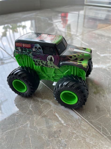 Monster Jam Grave Digger Rev N Roar Scale Monster Truck Vehicle