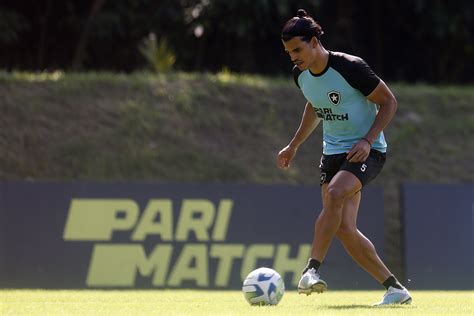 Danilo Barbosa E Mat As Segovia Refor Am Botafogo Para Jogo Contra O