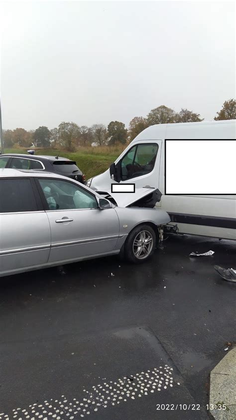 Wypadek Z Udzia Em Czterech Pojazd W Na Drodze Wojew Dzkiej