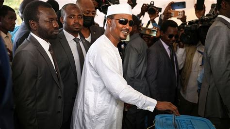 Tchad Le Chef De La Junte Mahamat D By Lu Pr Sident Les Echos