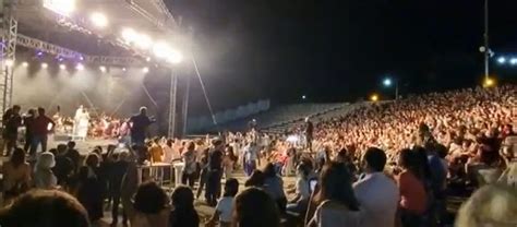 V Deo Plateia Grita Fora Bolsonaro No Show De Roberta S Em Natal