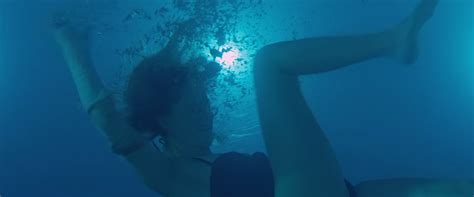 Naked Maika Monroe In It Follows