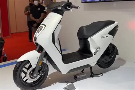 Honda Em E Motor Listrik Perdana Honda Yang Diperkenalkan Saat Giias