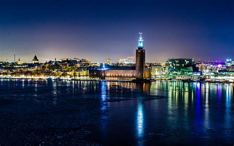 Fonds d'écran Stockholm, Suède, ville, nuit, lumières, maisons, rivière, eau, reflet, hiver ...