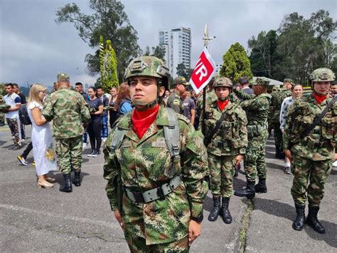 Cambiaron El Vestido Y Los Tacones Por Camuflado Y Botas El Diario