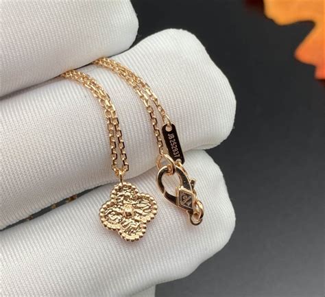 Van Cleef Arpels Sweet Alhambra Pendant K Rose Gold Mm Vcaro Df