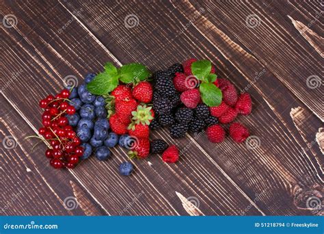 Erdbeeren Blaubeeren Brombeeren Himbeeren Und Korinthe Stockfoto