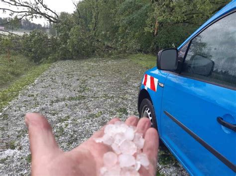 Maltempo Francia Apocalittica Grandinata A Plombi Res Les Bains