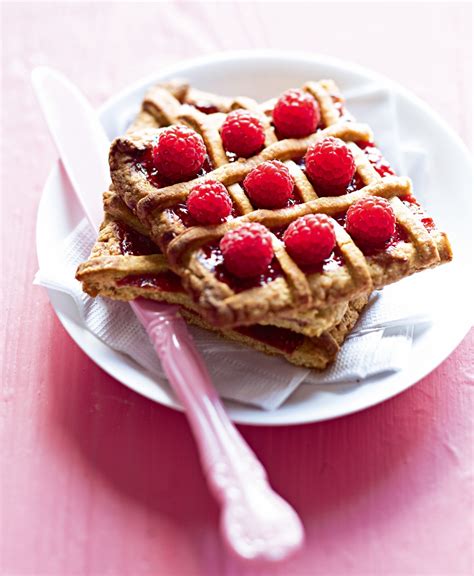 Recette tarte façon linzer à la framboise Marie Claire