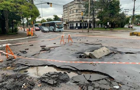 Forte chuva causa alagamentos na zona Norte de Porto Alegre Notícias