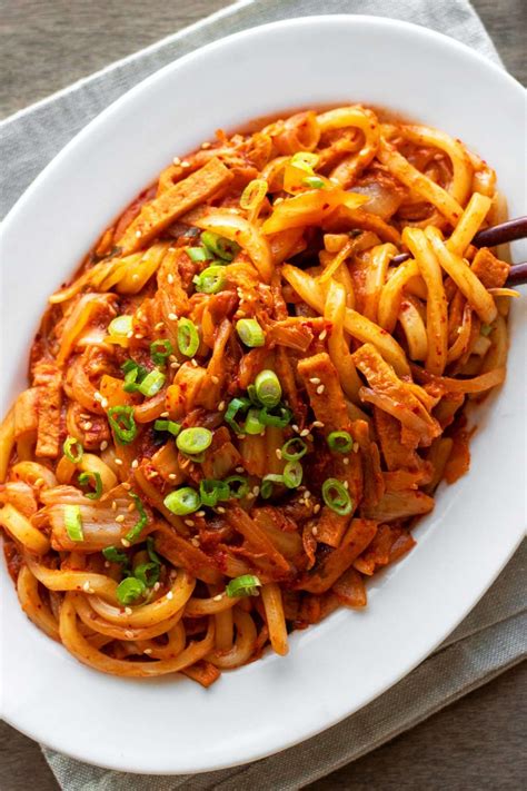 Stir Fried Kimchi Udon Noodles Cookerru