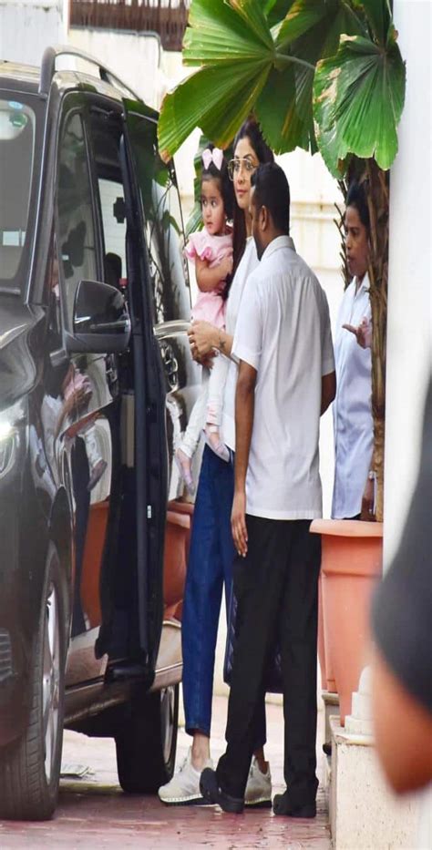 Raj Kundra Actress Wife Shilpa Shetty Snapped With Her Daughter Samisha