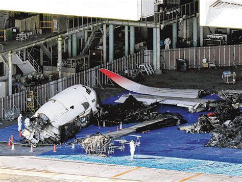 Tokyo Airport Reopens Runway After Fatal Crash