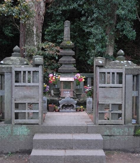 法華堂跡（源頼朝墓・北条義時墓） 文化遺産オンライン