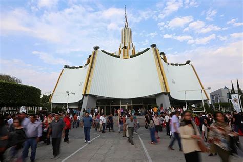 La Trama De Violaciones De Un Líder Religioso Los Relatos Del Horror Y