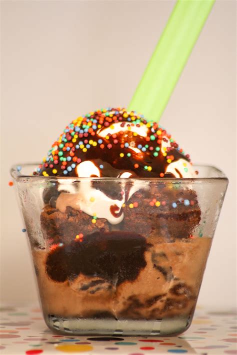 Brownie Ice Cream Sundaes #SummerDessertWeek - Desserts Required