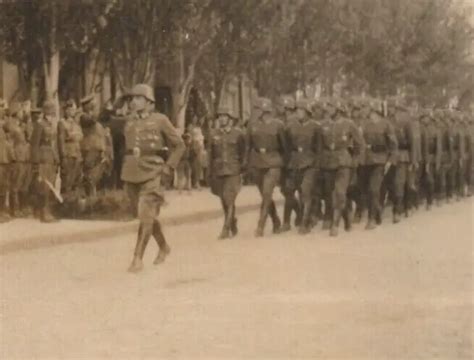 WEHRMACHT PARADE IN Nikolajew 2WK Foto Stahlhelm Frontsoldaten Orden