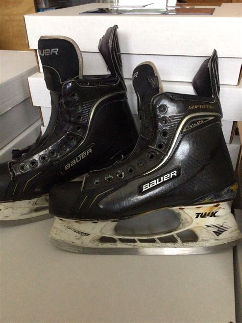 Senior Bauer Regular Width 8 5 Supreme Total One Hockey Skates