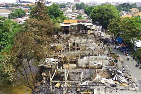 Foto Melihat Puluhan Rumah Di Manggarai Yang Hangus Terbakar Setelah