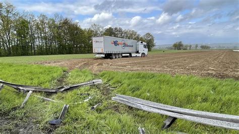 Feuerwehr Werl ist zu einem Unfall auf der Autobahn 44 ausgerückt