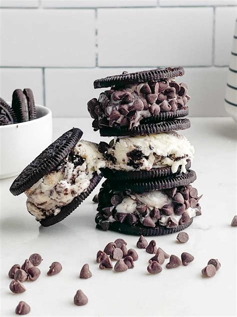 Oreo Ice Cream Sandwiches - Midwestern HomeLife