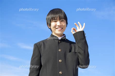 腕組みし悩み顔のワイシャツを着た男子高校生 写真素材 [ 4817391 ] フォトライブラリー Photolibrary