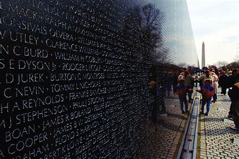 Culture Shock Flashpoints Visual Arts Maya Lin S Vietnam Veterans Memorial