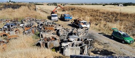 Foggia Carcasse Di Auto Rubate Cannibalizzate Ed Incendiate Noi